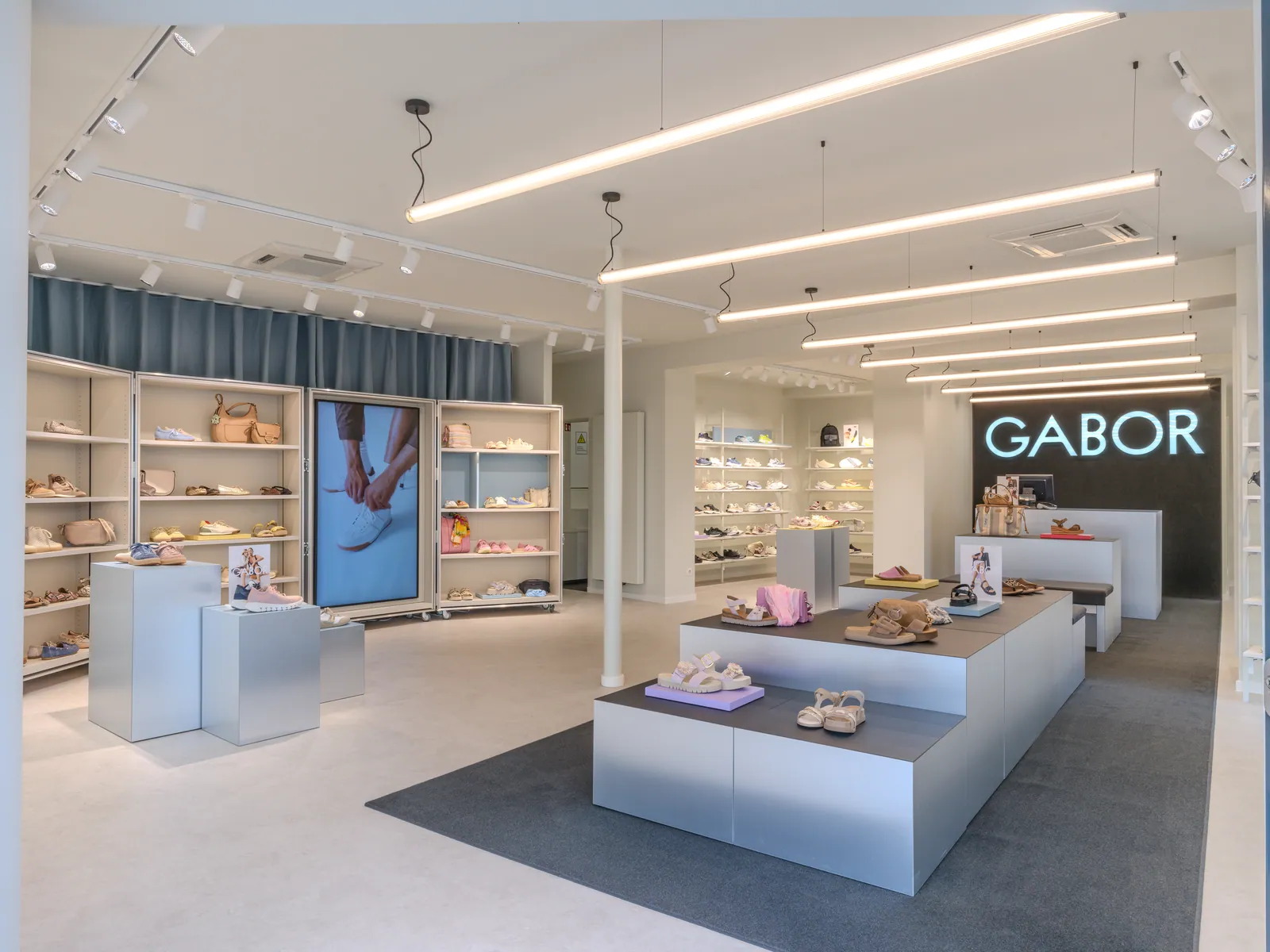 Innenarchitekturfotografie — Ladengeschäft mit Schuhkollektion