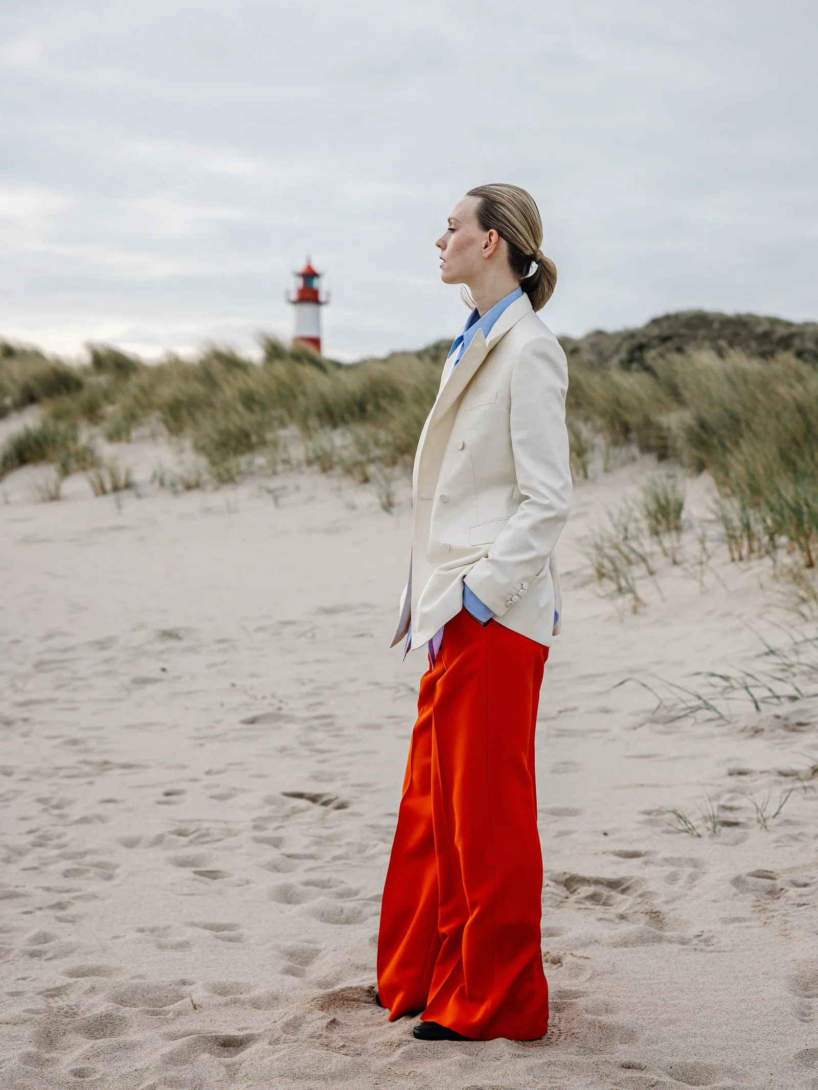 Fashionfotografie — Editorial mit Model am Leuchtturm auf Sylt