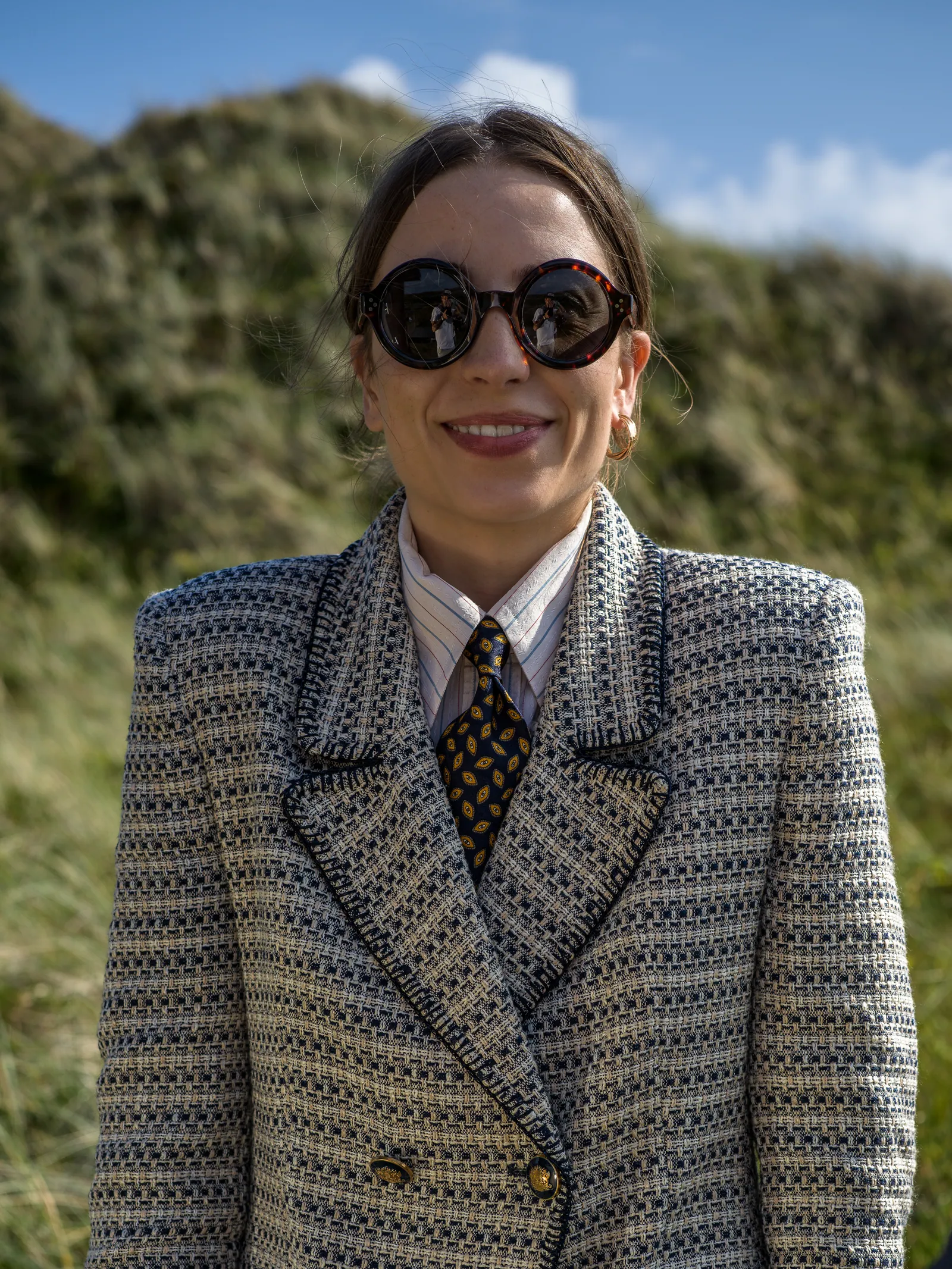 Fashionfotografie — Editorial mit Tweedjacke in den Dünen