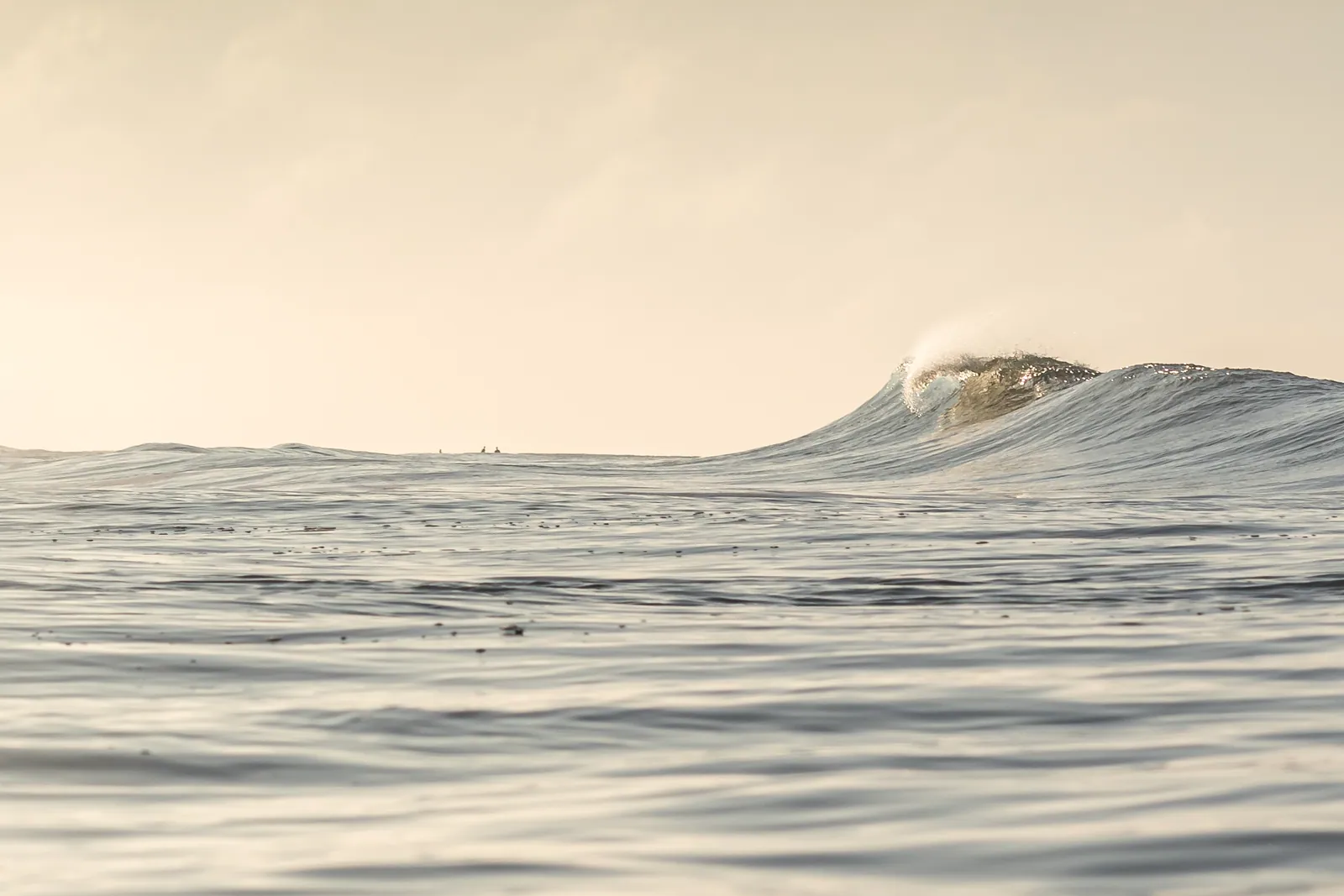 Fine-Art-Print — Welle aus dem Wasser fotografiert