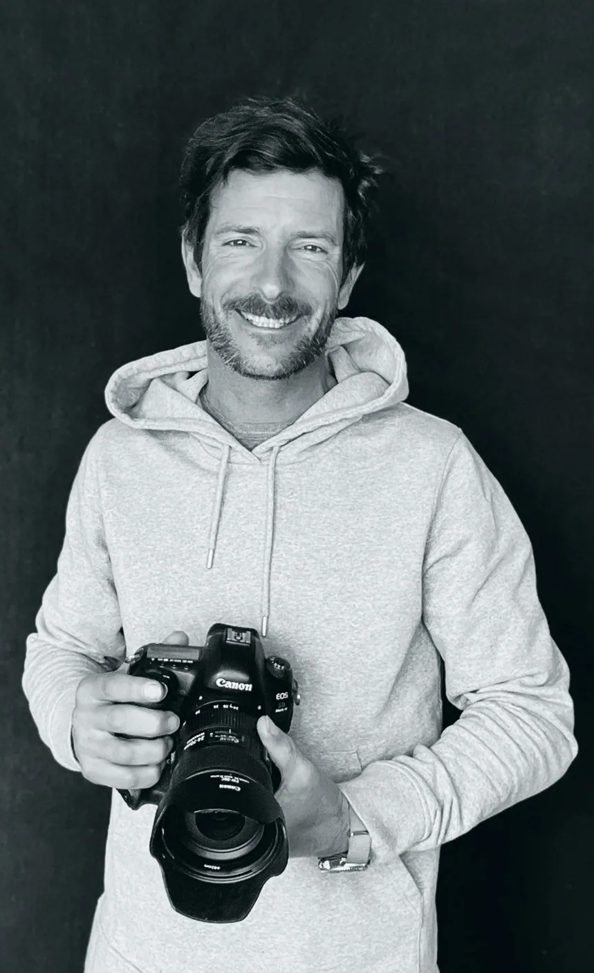 Sven Erberich, Fotograf aus München und Sylt, mit Kamera