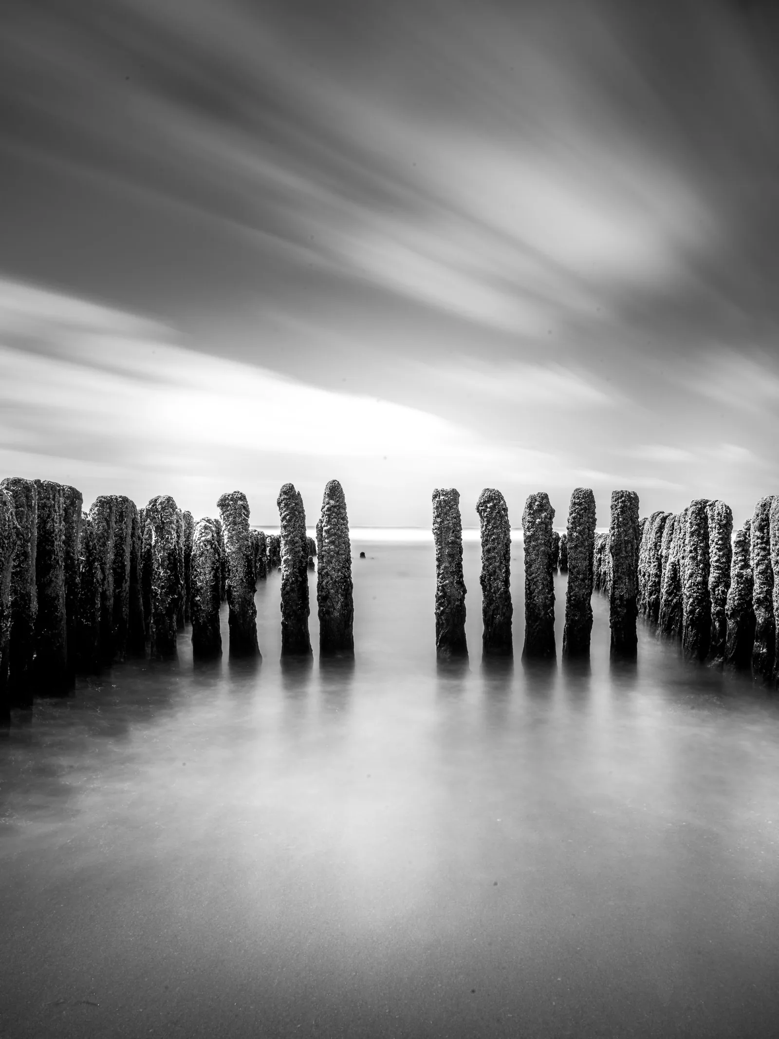 Fine-Art-Print Sylt — Buhnen in Langzeitbelichtung, Schwarz-Weiß